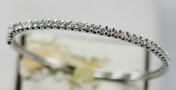 18K White Gold Bangle Bezel Setting Diamonds Bracelet KGB000553