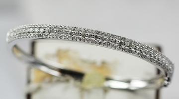 18K White Gold Bangle Bezel Setting Diamonds Bracelet KGB000559